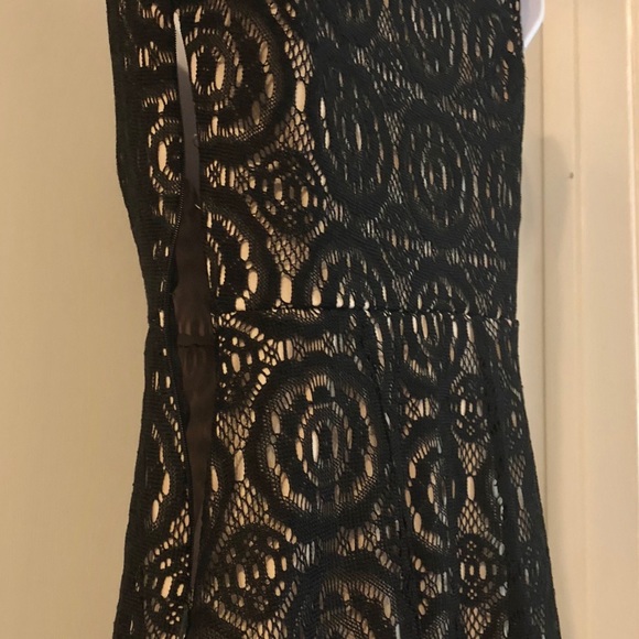 Black Lace Keyhole Dress - Picture 3 of 3